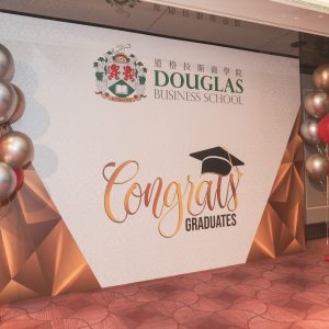 恭喜英國奇切斯特大學和英國安格利亞魯斯金大學畢業生